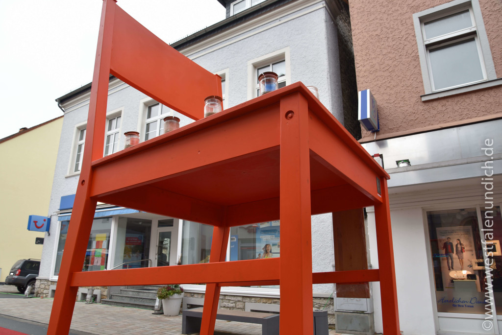 Steinheim – Reineccius-Markt 2015 - Der rote Riesenstuhl - Bild 02